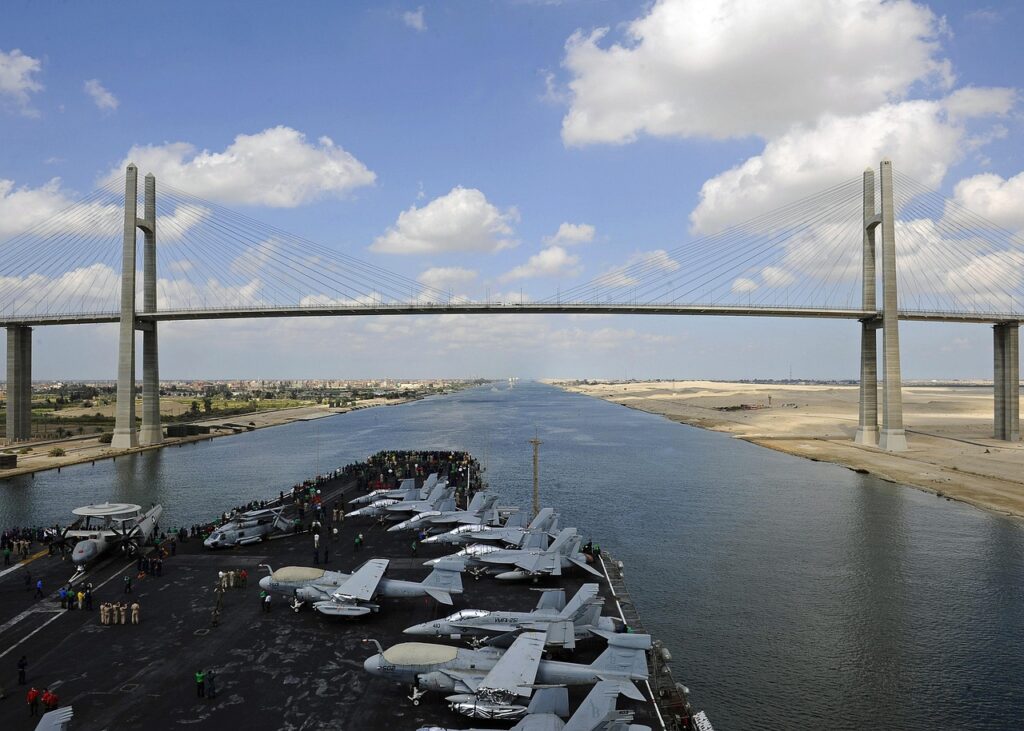 Die Panama Brücke im Suez Kanal