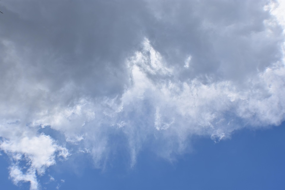 Grüne Drohnen für Plastik-Sammlung